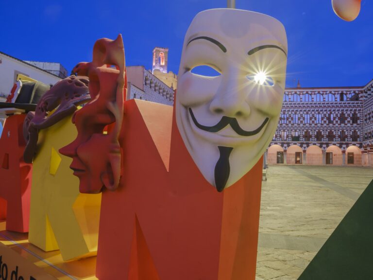 Monumento en la plaza alta