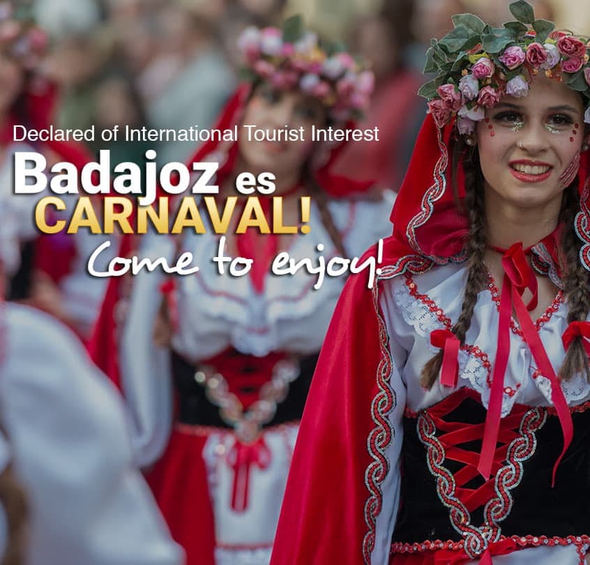 Comparsa desfilando en el Carnaval de Badajoz